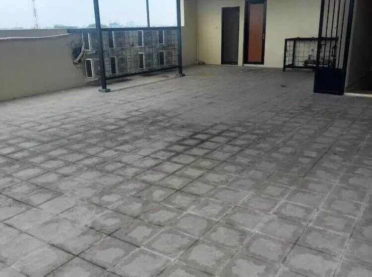 ホテル Barada Poris