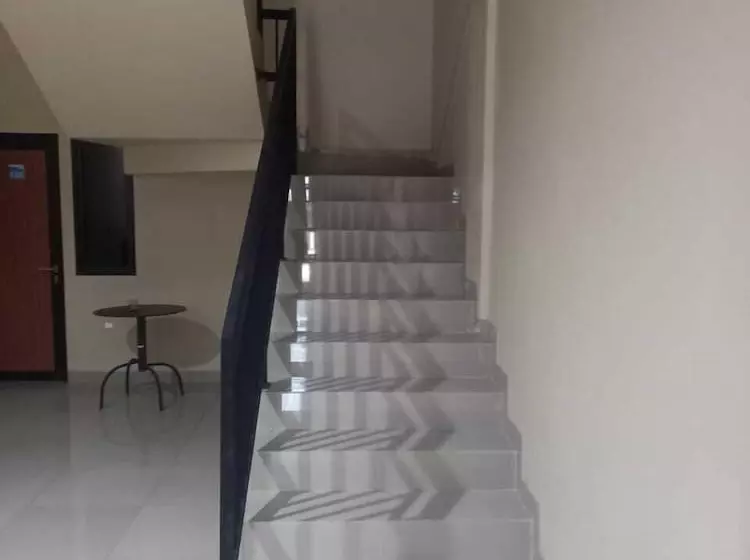 ホテル Barada Poris