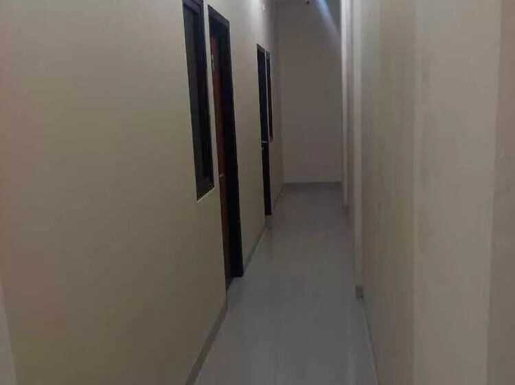 ホテル Barada Poris