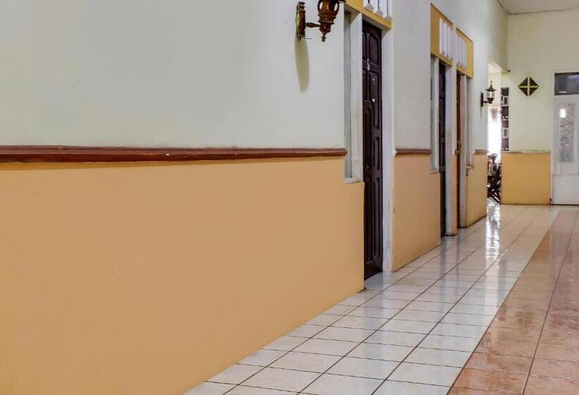 Hotel Oyo 93521 Wisma Flamboyan