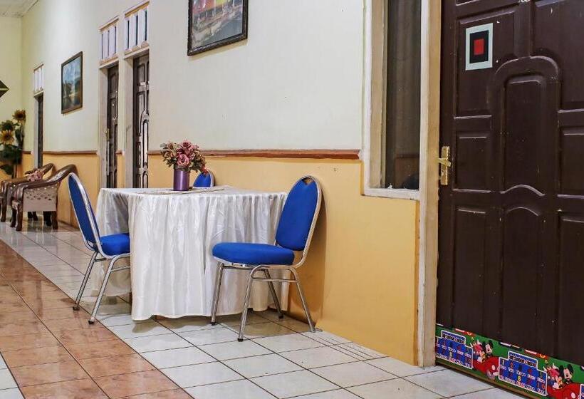 Hotel Oyo 93521 Wisma Flamboyan