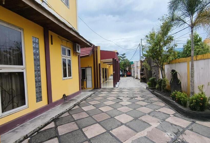 Hotel Oyo 93521 Wisma Flamboyan