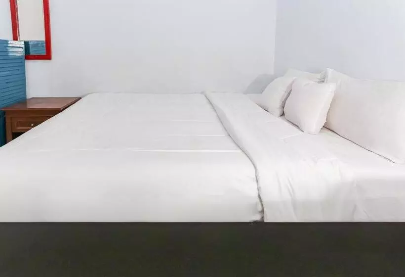 ホテル Spot On 93515 Pulo Gebang Guest House
