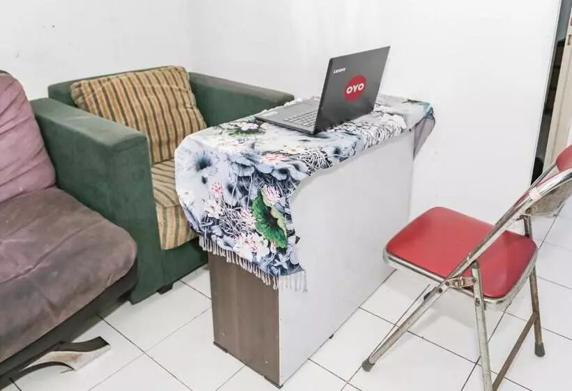 ホテル Spot On 93515 Pulo Gebang Guest House