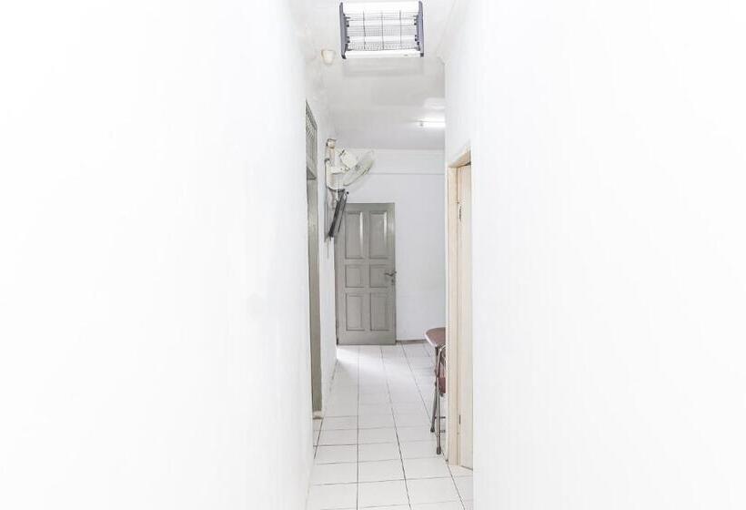 Hotel Spot On 93515 Pulo Gebang Guest House