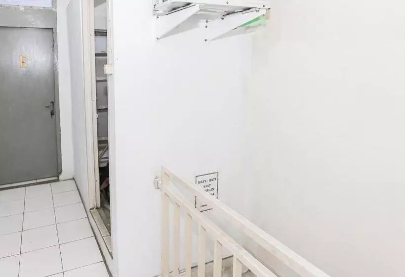 ホテル Spot On 93515 Pulo Gebang Guest House
