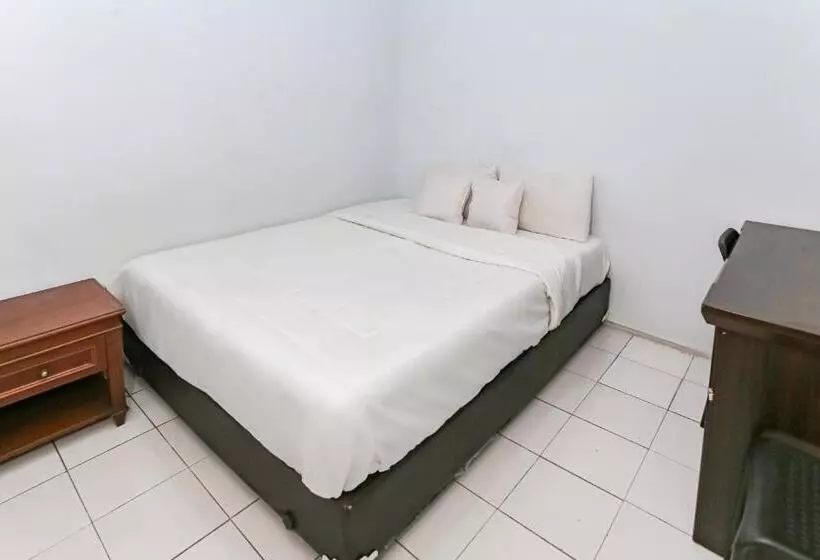 ホテル Spot On 93515 Pulo Gebang Guest House