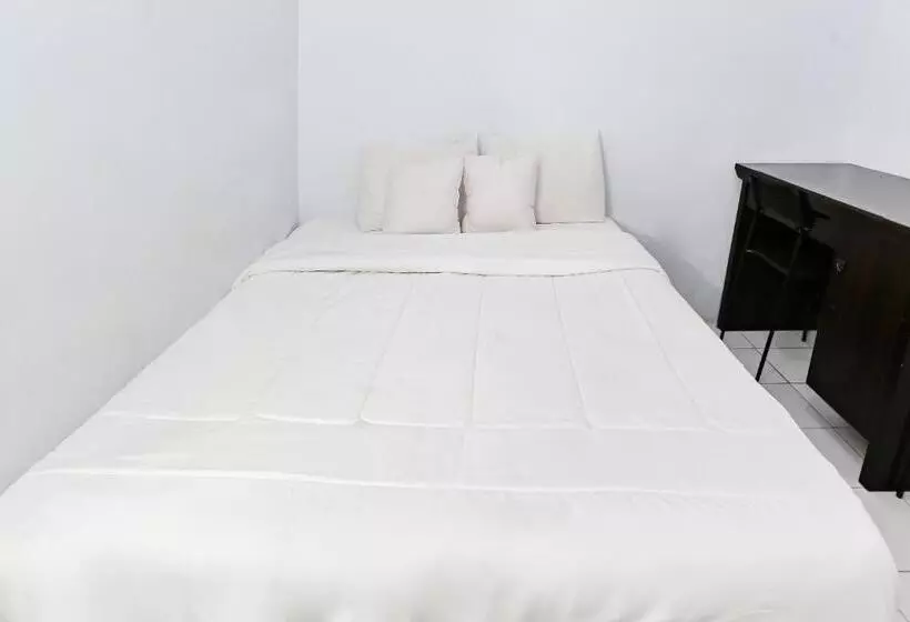 ホテル Spot On 93515 Pulo Gebang Guest House