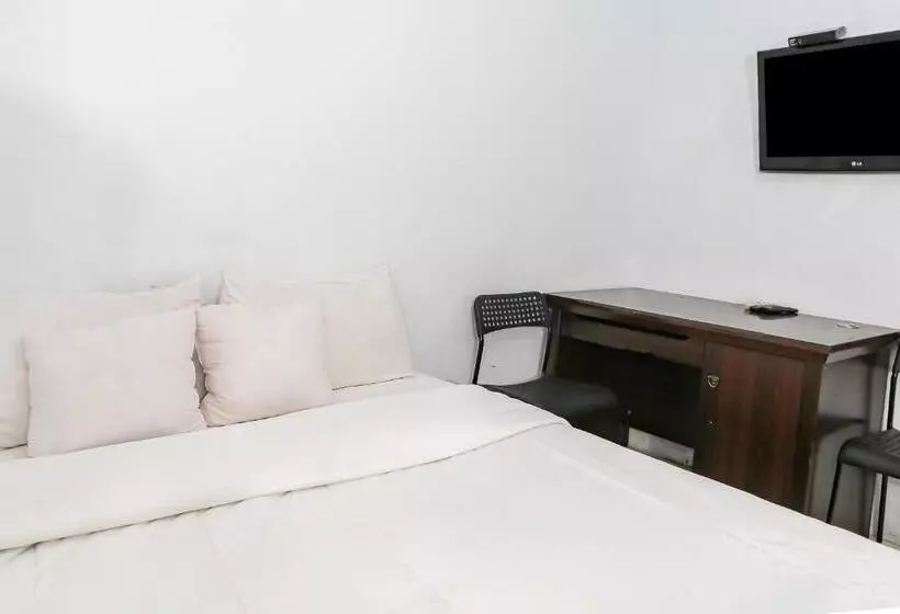 ホテル Spot On 93515 Pulo Gebang Guest House