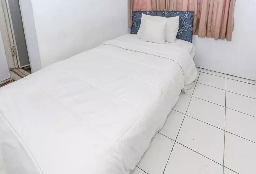 ホテル Spot On 93515 Pulo Gebang Guest House