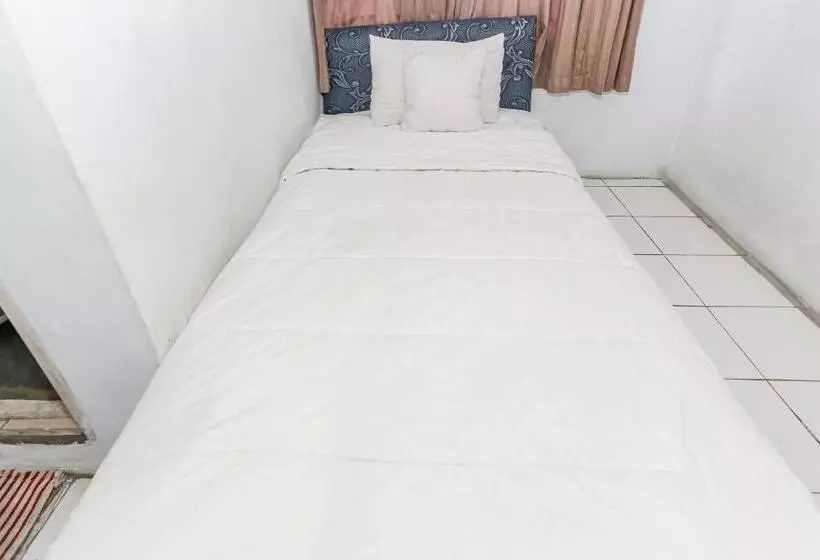 ホテル Spot On 93515 Pulo Gebang Guest House