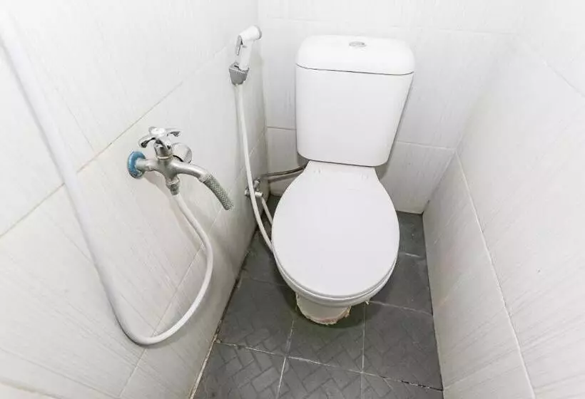 ホテル Spot On 93515 Pulo Gebang Guest House