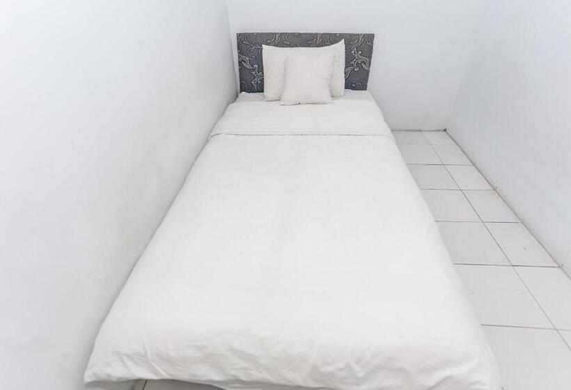 Hotel Spot On 93515 Pulo Gebang Guest House