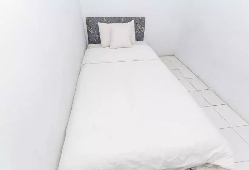 ホテル Spot On 93515 Pulo Gebang Guest House