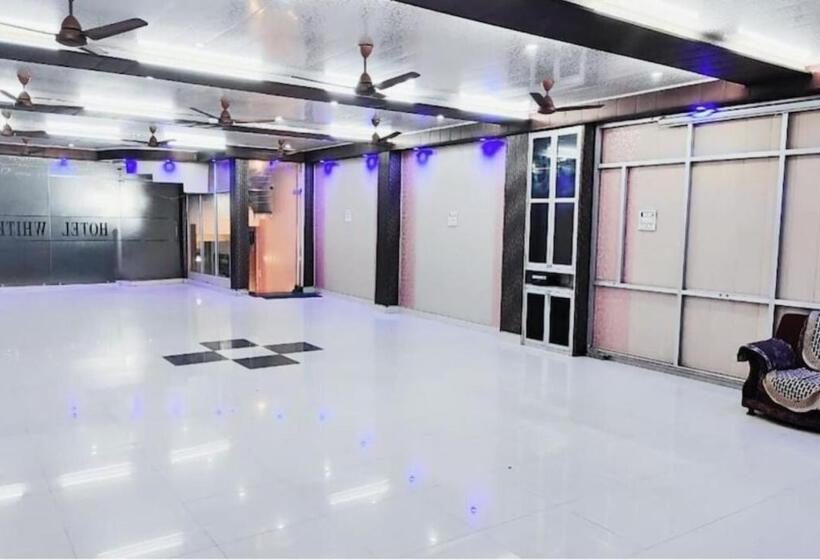 ホテル White Stone, Gonda