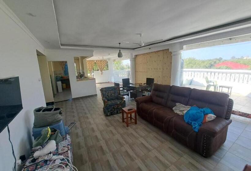 Пансион Diamond Sands Villa