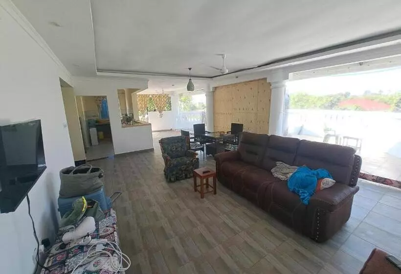 پانسیون Diamond Sands Villa