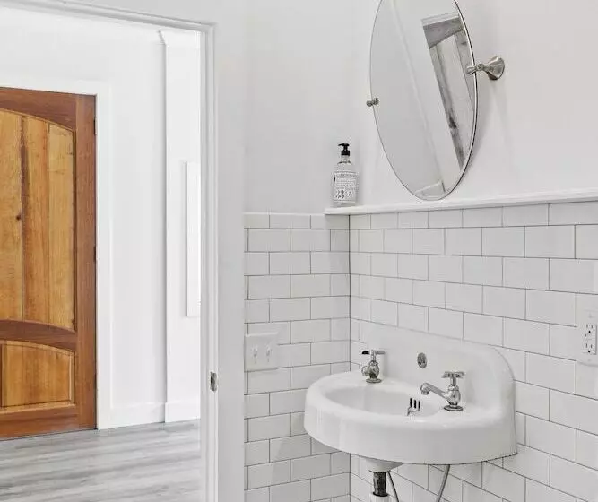 Majatalo Guest House Topsail