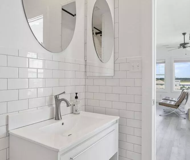 Majatalo Guest House Topsail