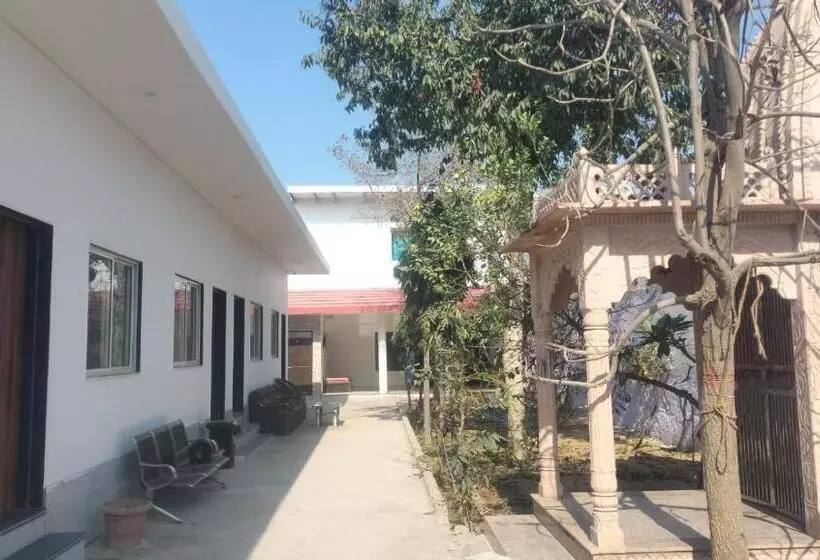 ペンション Maa Gayatri Dham