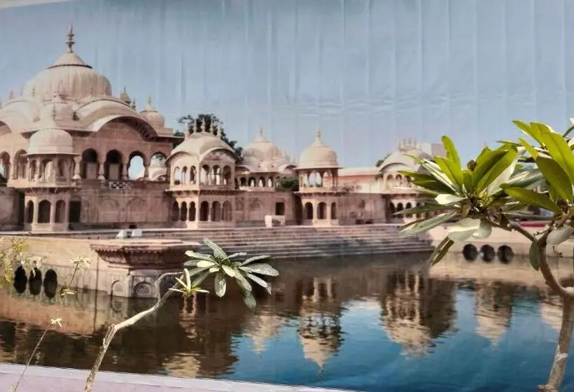 ペンション Maa Gayatri Dham