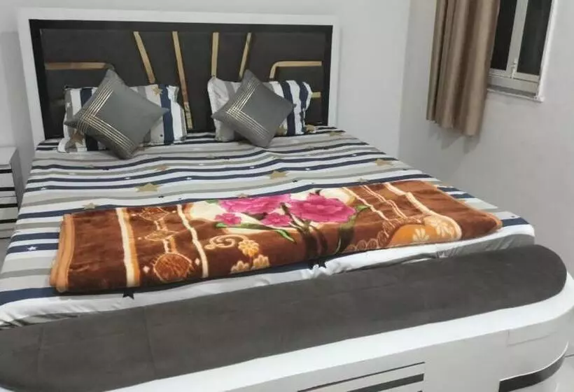 ペンション Maa Gayatri Dham