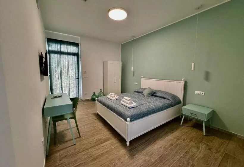 Majatalo Molo  93   Roomsandsea