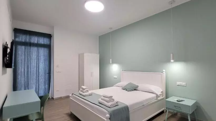 Majatalo Molo  93   Roomsandsea