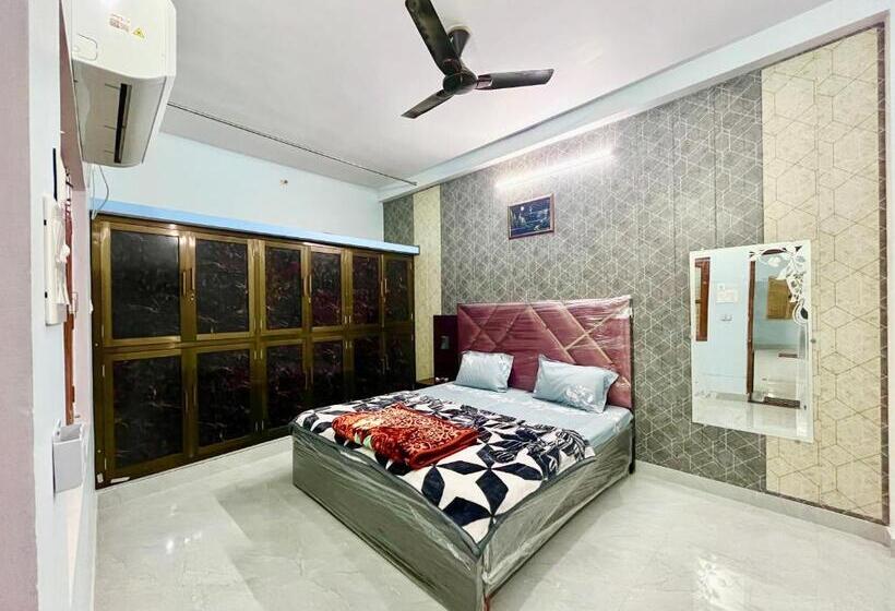 펜션 Trilok Residency Dashashwamedh Varanasi