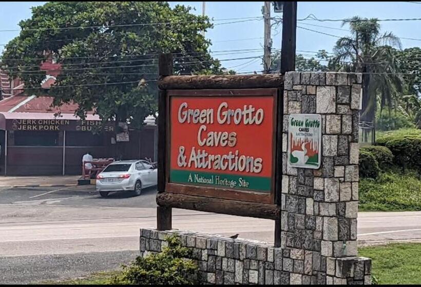 تختخواب و صبحانه Pru’s Paradise