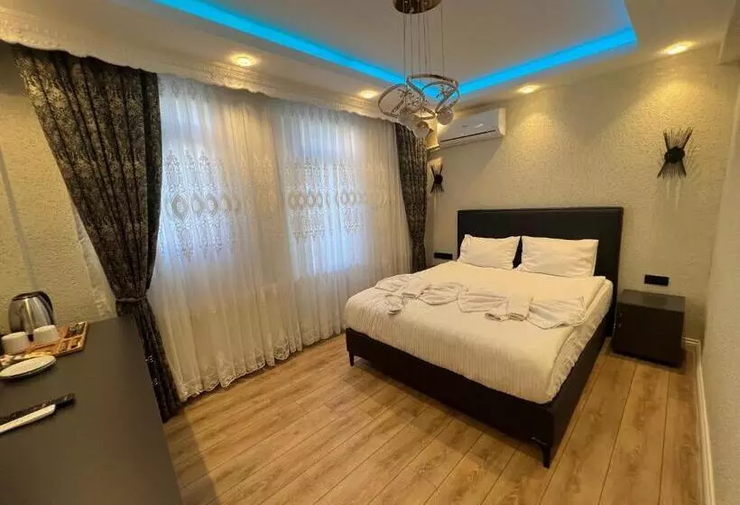 Hotelli Feycem Suites&