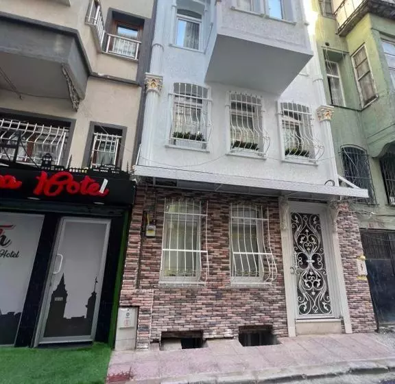 Hotelli Feycem Suites&