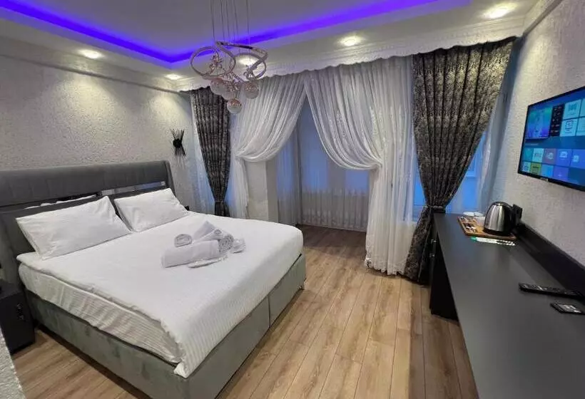 Hotelli Feycem Suites&