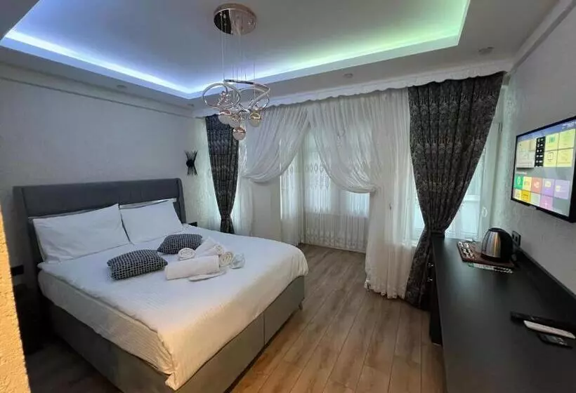 Hotelli Feycem Suites&
