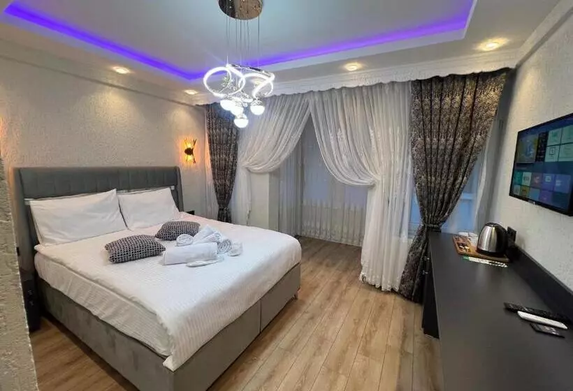 Hotelli Feycem Suites&