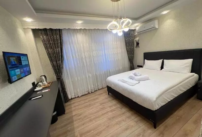 Hotelli Feycem Suites&