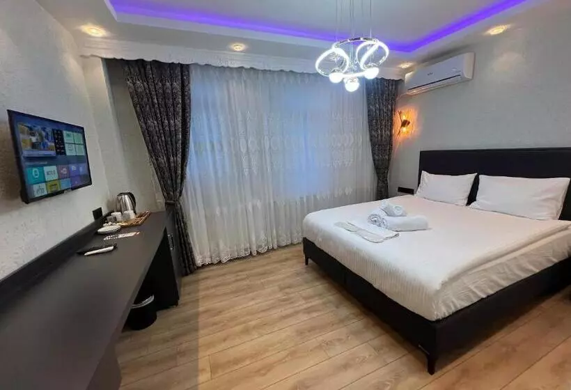 Hotelli Feycem Suites&