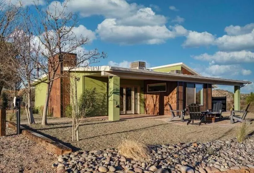 Hotelli Pitchner Place Creekfront Hot Tub Fire Pit