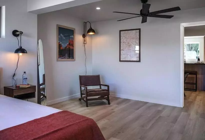 Hotelli Pitchner Place Creekfront Hot Tub Fire Pit