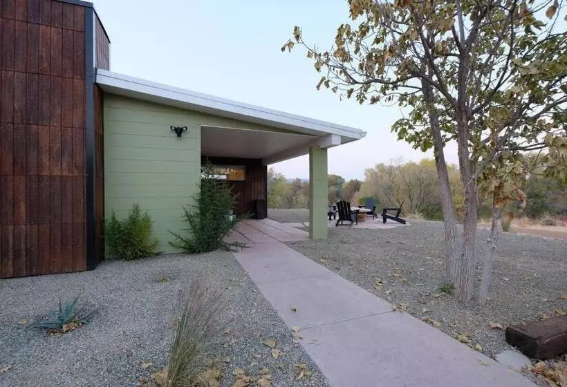 Hotelli Pitchner Place Creekfront Hot Tub Fire Pit