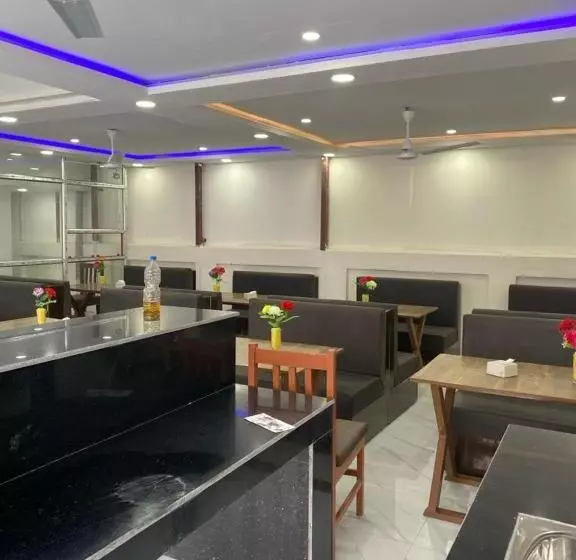 هتل Royalwood City Inn