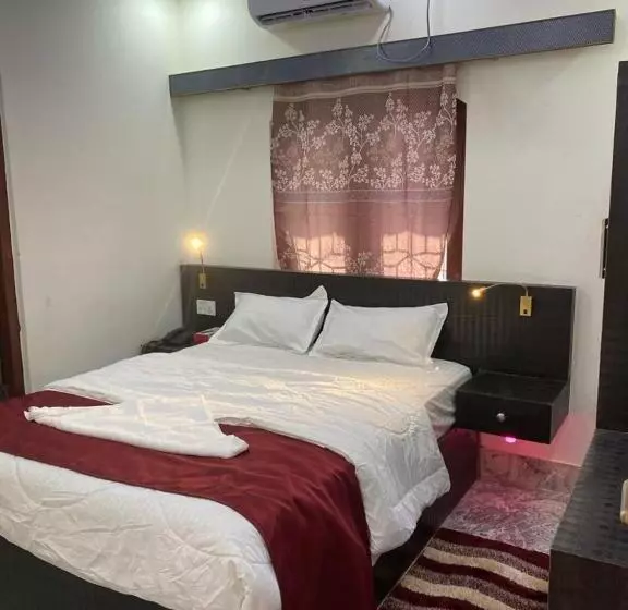 هتل Royalwood City Inn