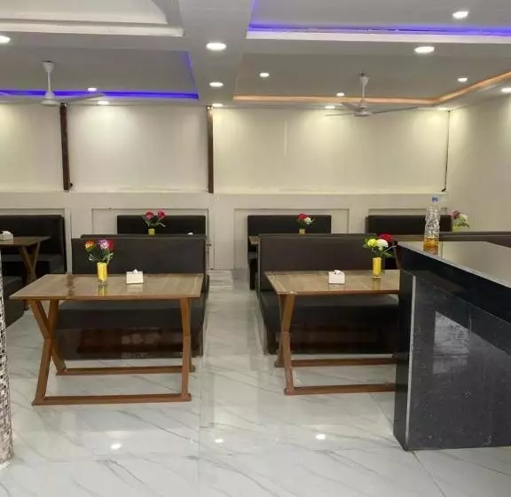 هتل Royalwood City Inn