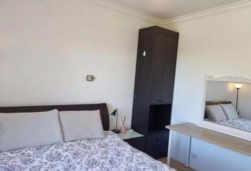 ペンション Beautiful Home In Greensborough