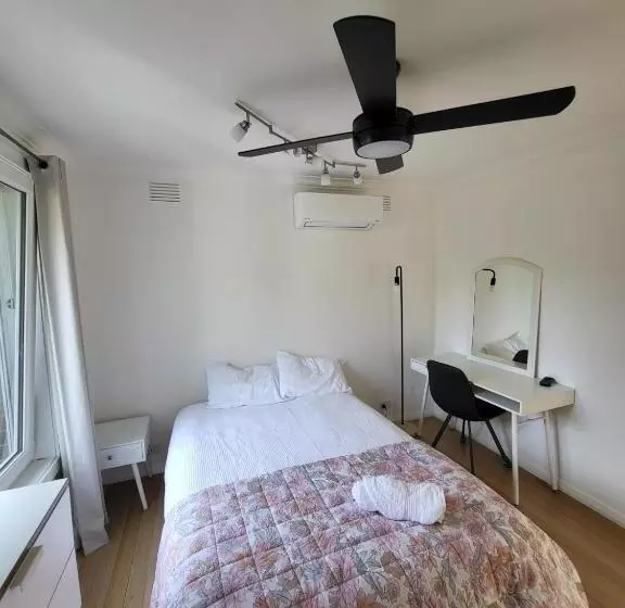 ペンション Beautiful Home In Greensborough