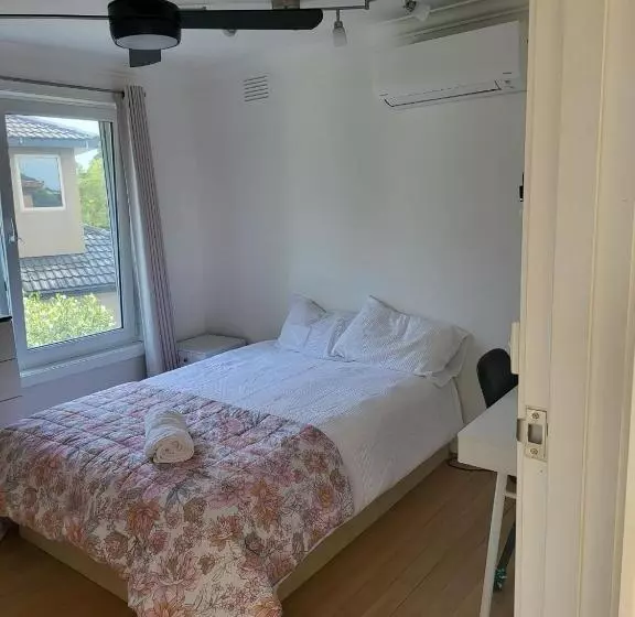 ペンション Beautiful Home In Greensborough