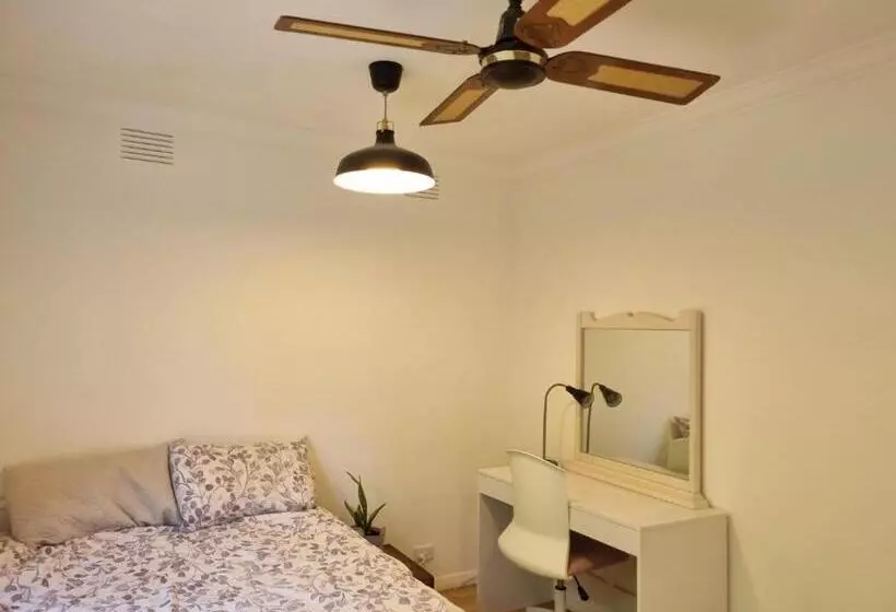 ペンション Beautiful Home In Greensborough