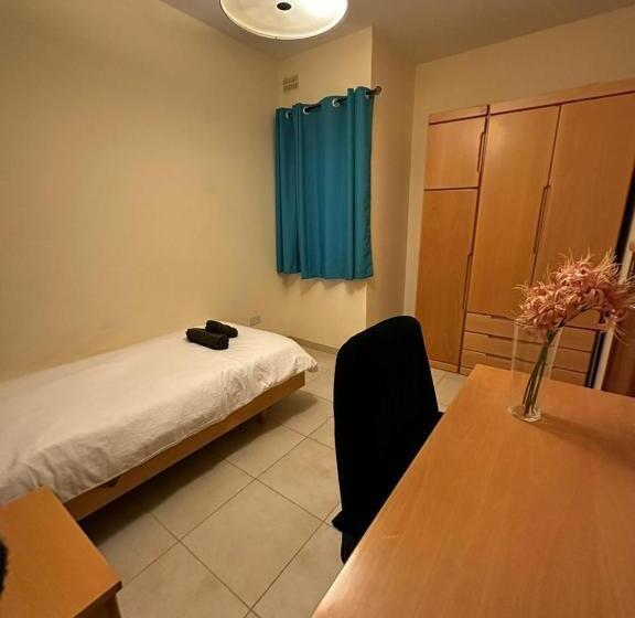 پانسیون Cozy Room With Private Study