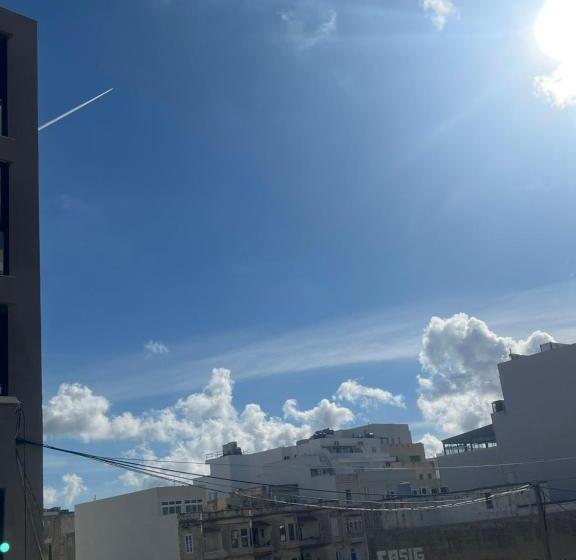 پانسیون Cozy Room With Private Study