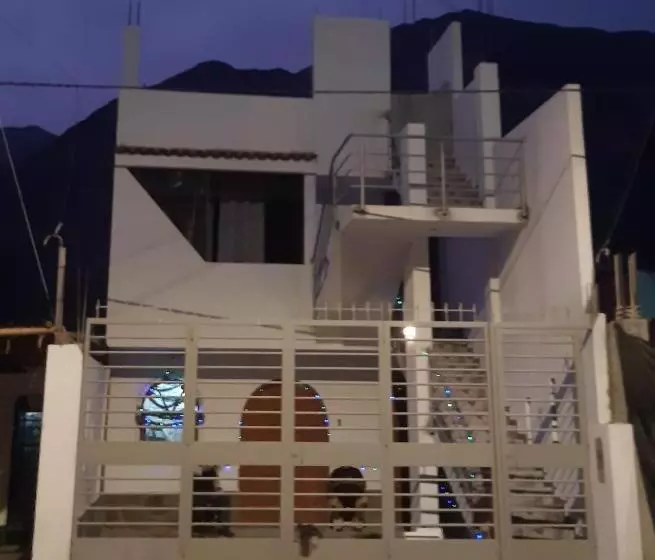 ペンション El Valle Lunahuaná